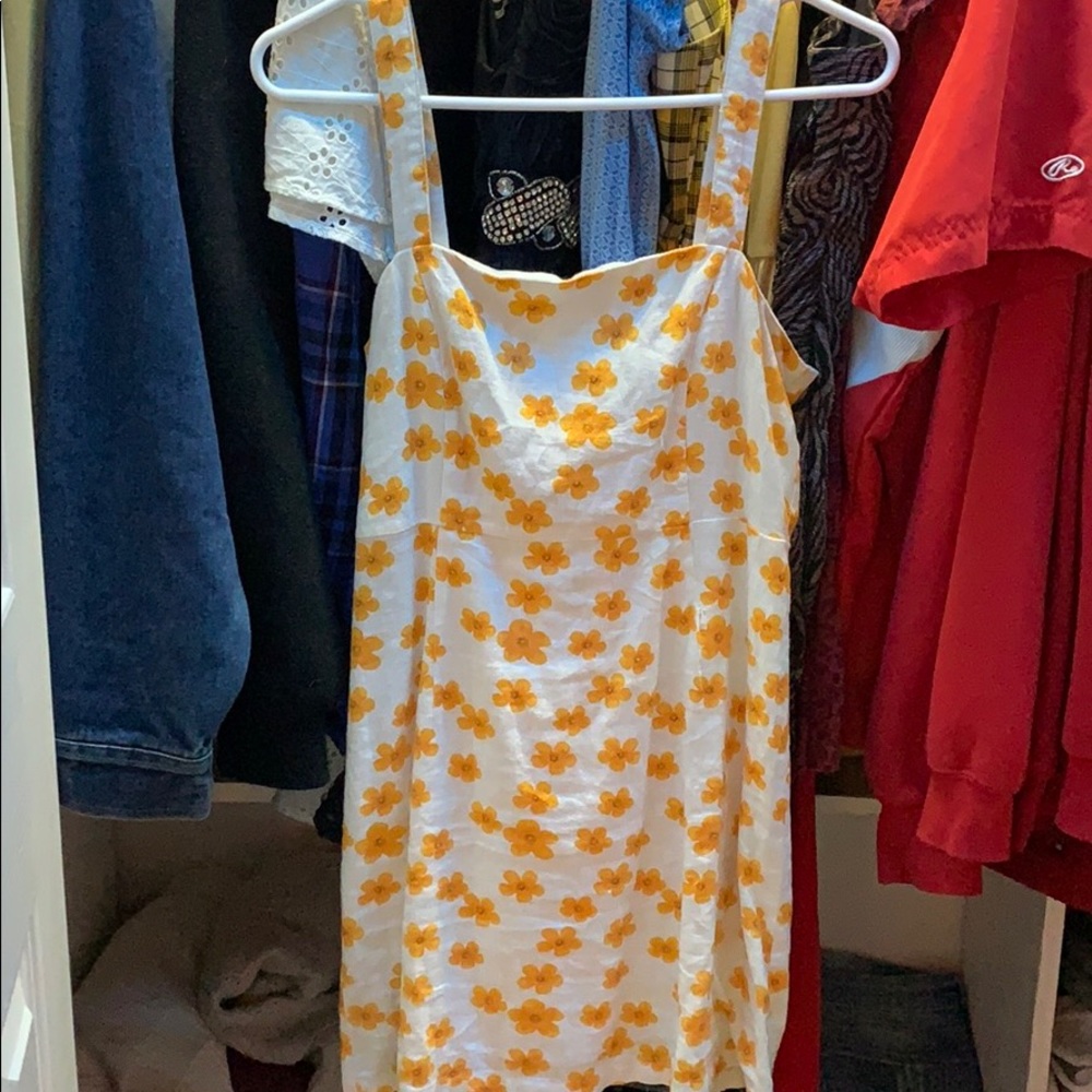 Cute floral dress.